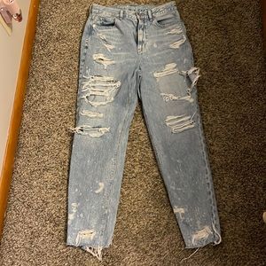 American Eagle destructed jeans size 8 regular. In good condition